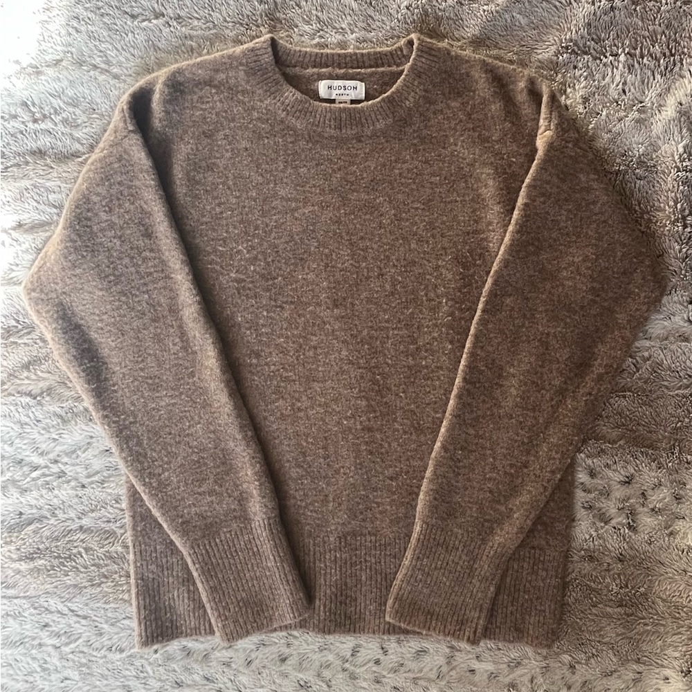 Hudson’s Bay Company (Hudson North) Crewneck Sweater. Women’s XS (relaxed fit)